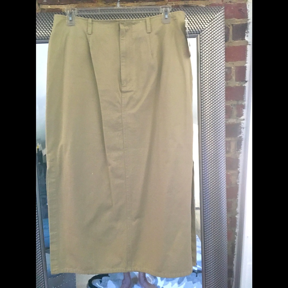Jones Jeans khaki skirt.   NWT